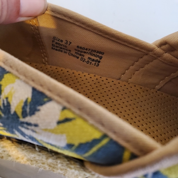 Dansko tropical floral canvas clogs - Picture 5 of 9